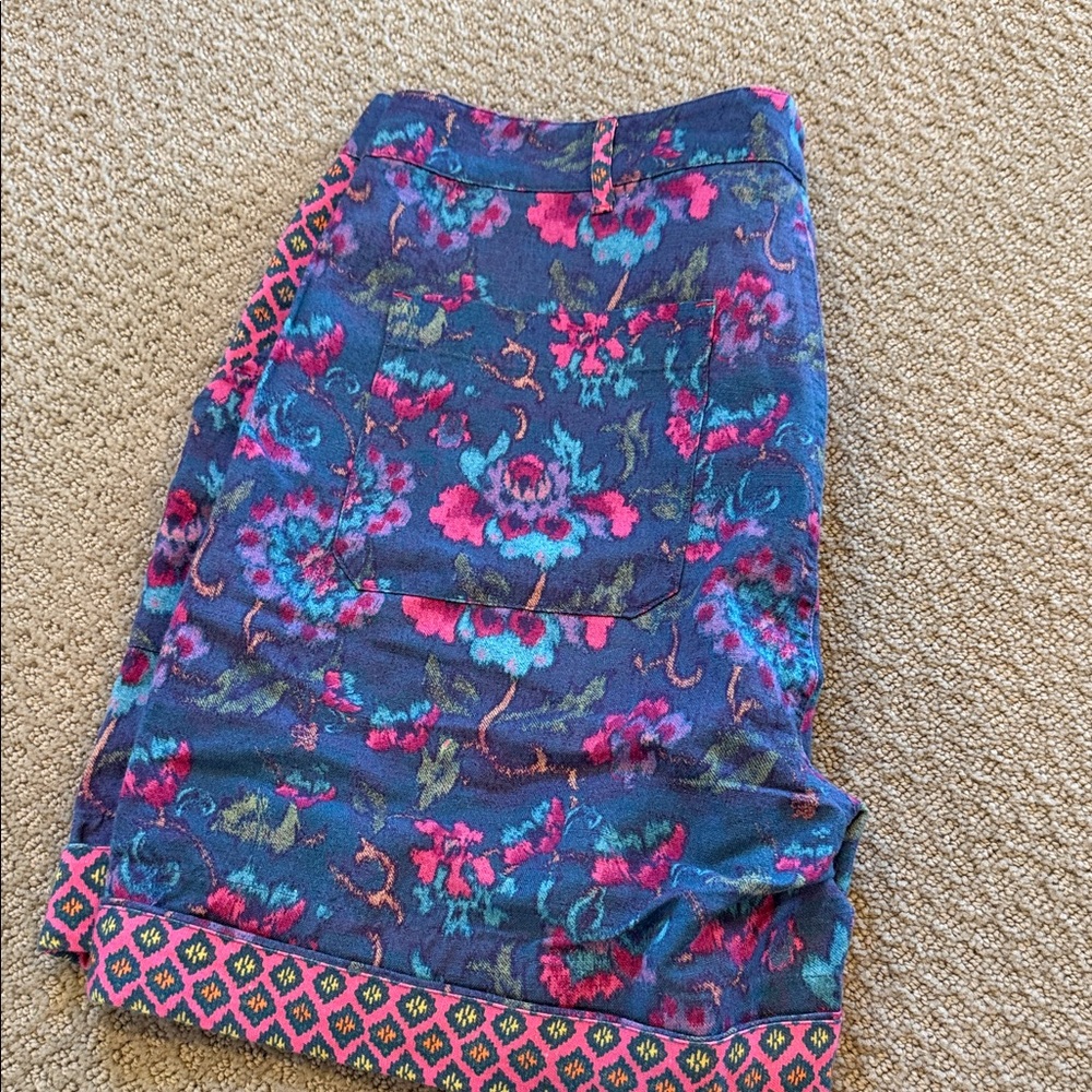 Sundance Floral Patterned Women's Cargo Shorts - Picture 3 of 3